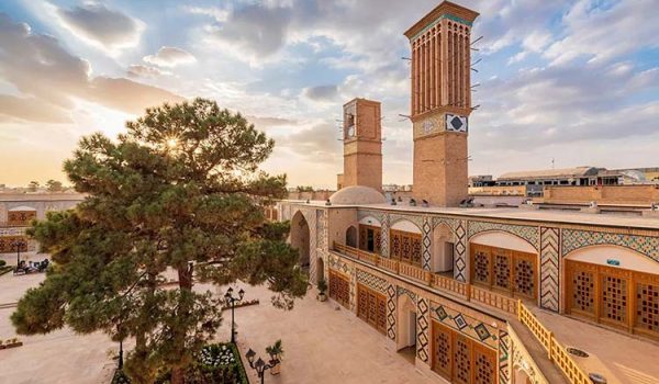 کاروانسرا وکیل هتل کاروانیکا کرمان
