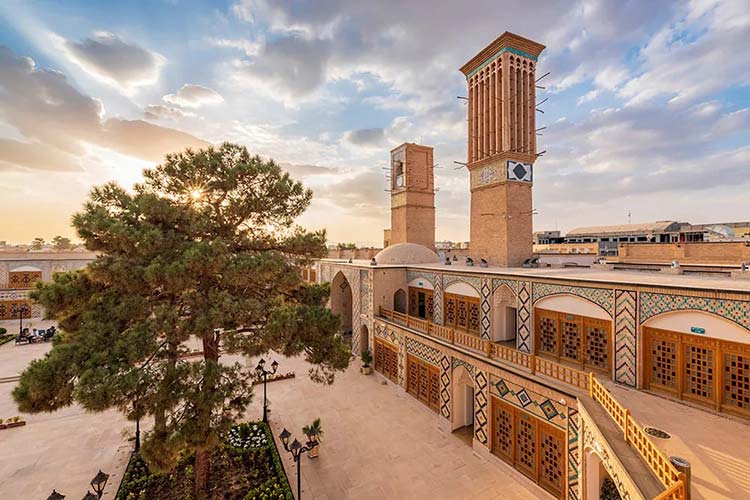 کاروانسرا وکیل هتل کاروانیکا کرمان