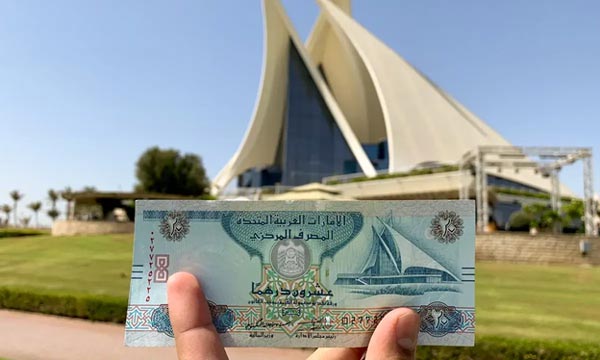 دلار یا درهم؟